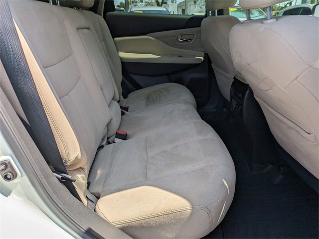 Vehicle image 25 of 30