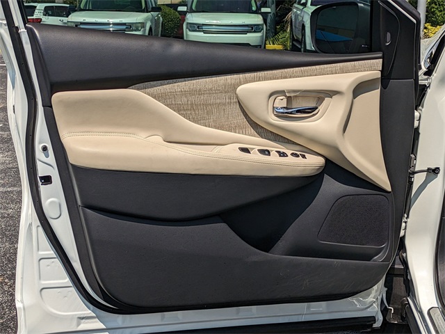 Vehicle image 9 of 30