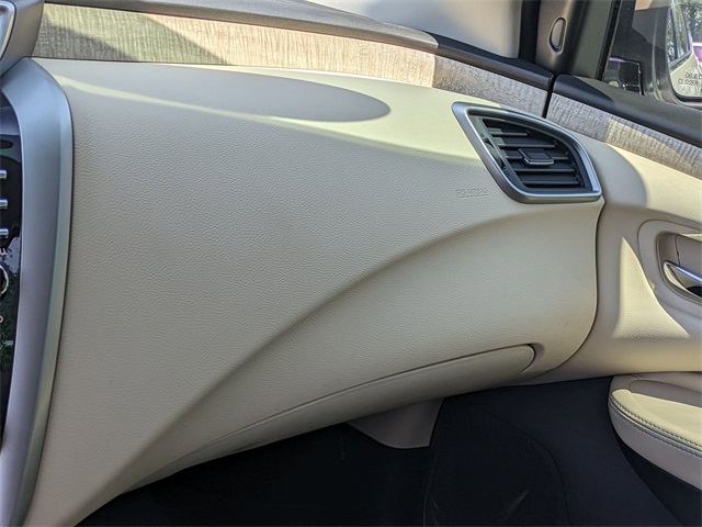 Vehicle image 17 of 30