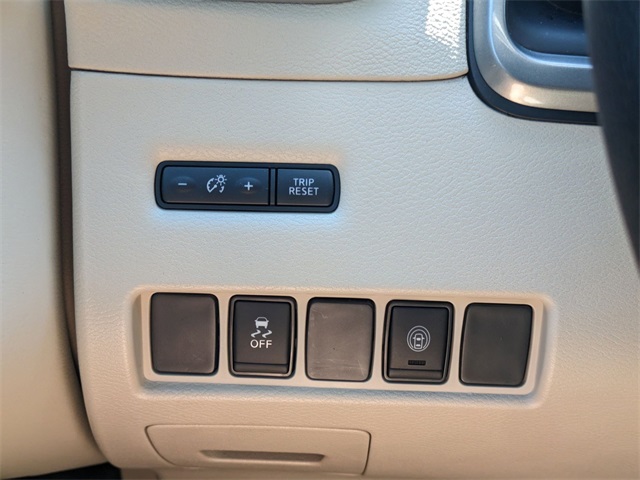 Vehicle image 19 of 30