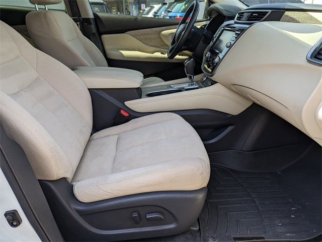 Vehicle image 27 of 30