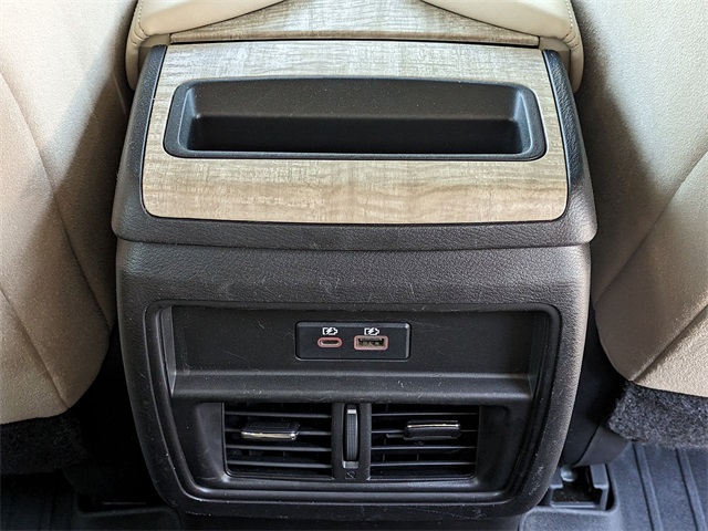 Vehicle image 21 of 30