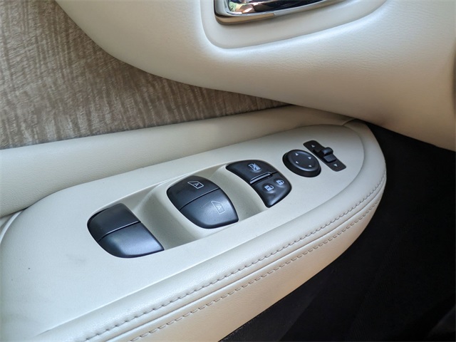 Vehicle image 20 of 30