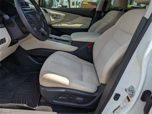 Vehicle image 11 of 30