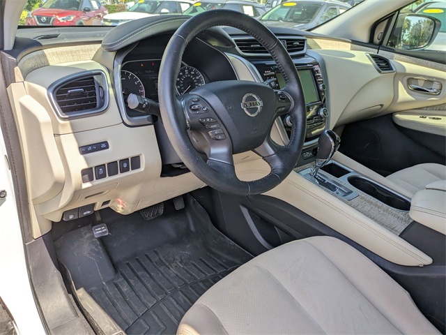 Vehicle image 10 of 30