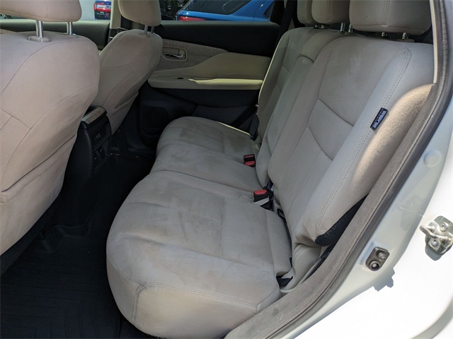 Vehicle image 23 of 30