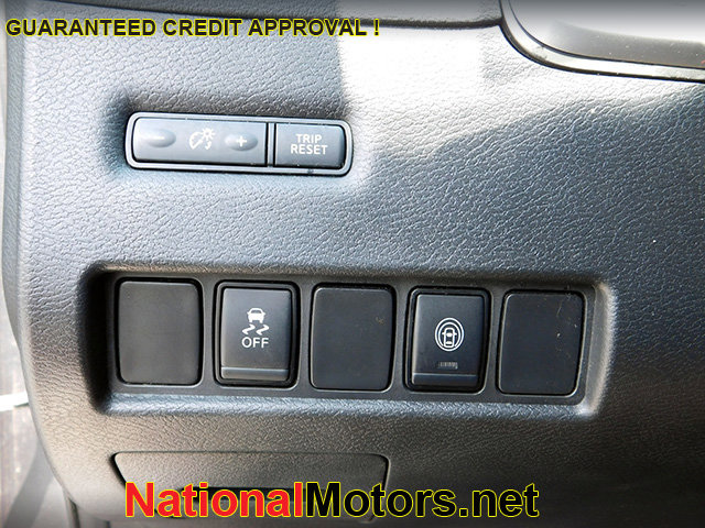 Vehicle image 10 of 12