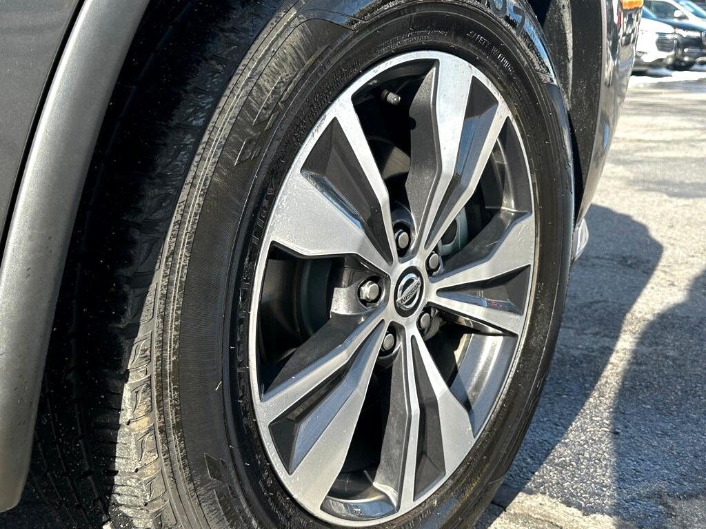 Vehicle image 33 of 35