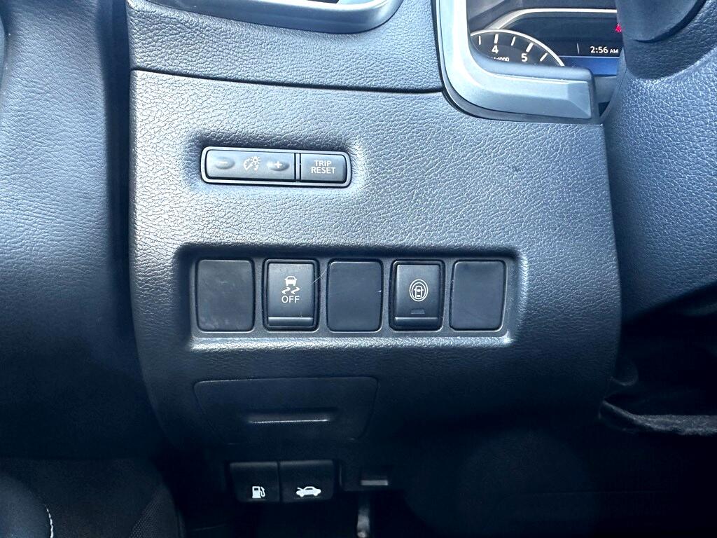 Vehicle image 25 of 35
