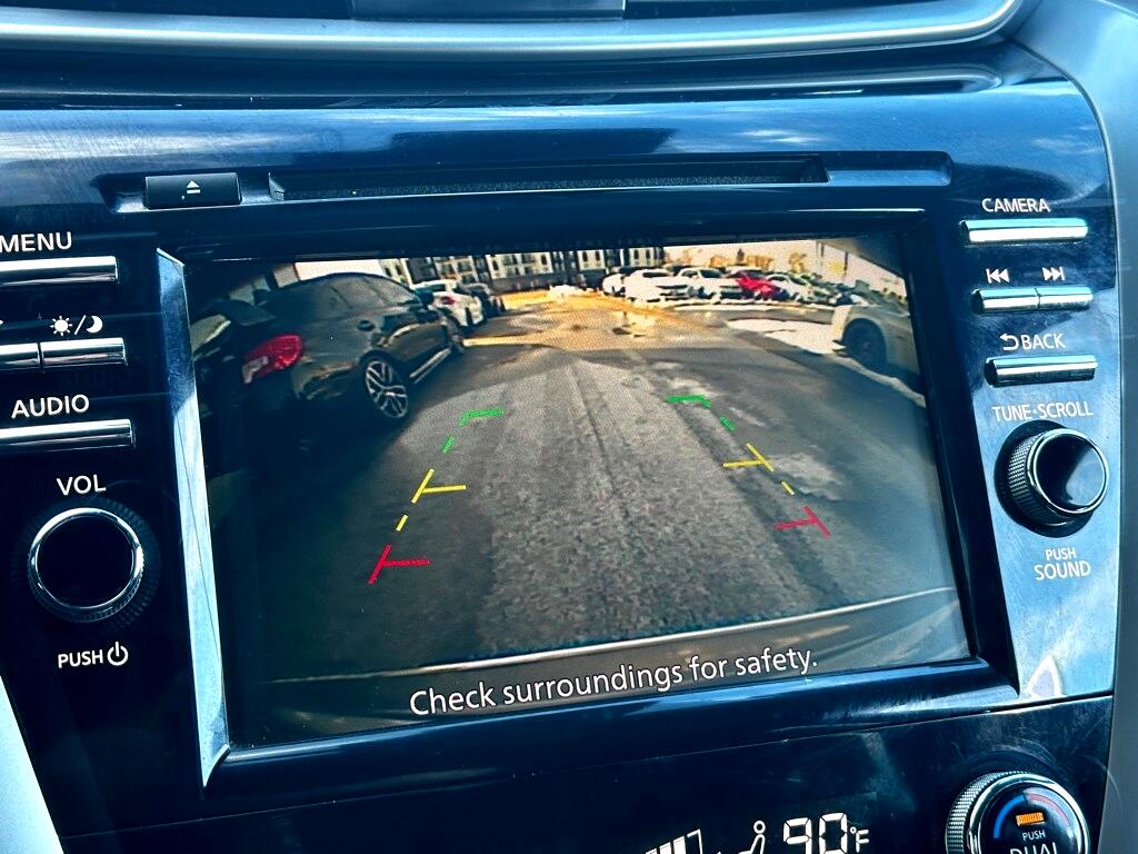 Vehicle image 27 of 35