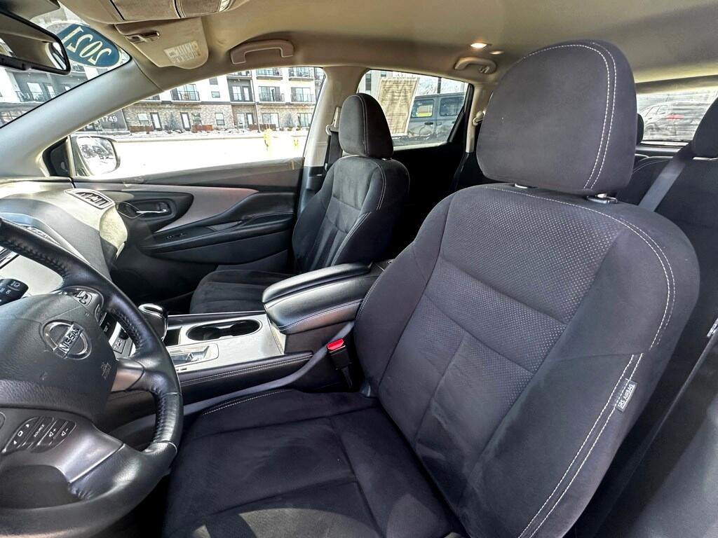 Vehicle image 17 of 35