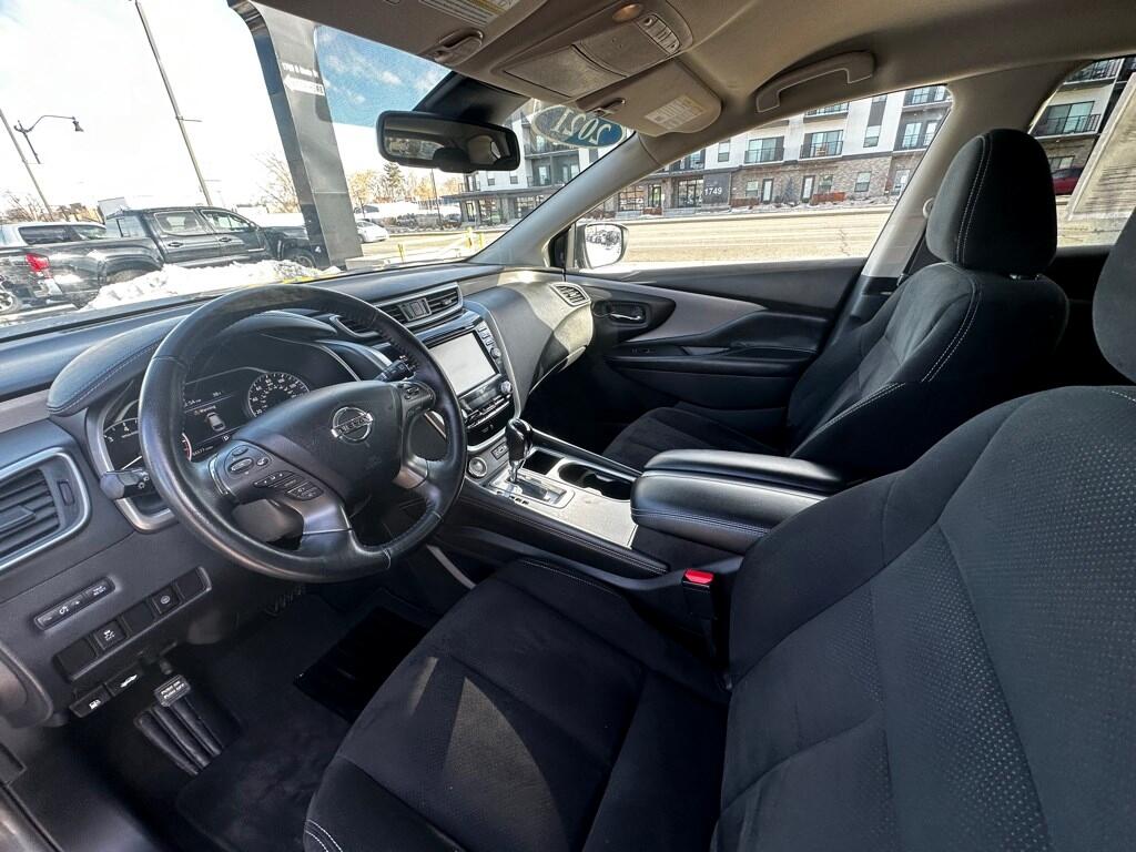 Vehicle image 18 of 35