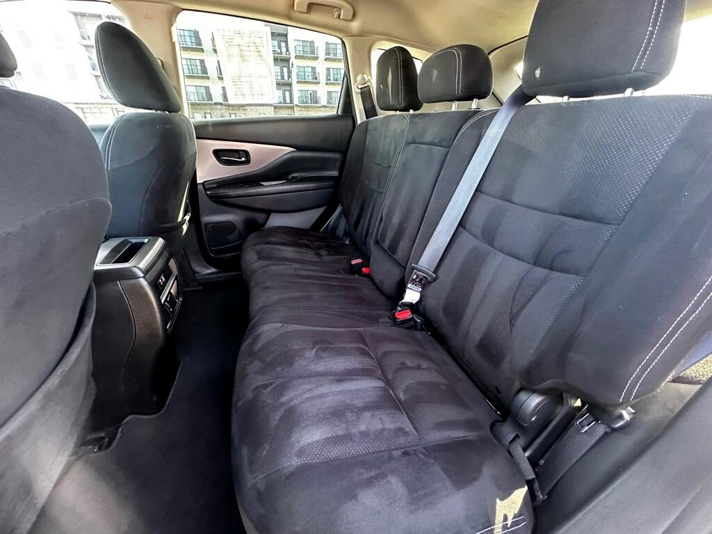 Vehicle image 20 of 35