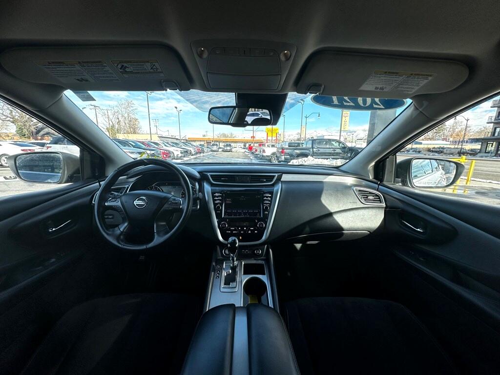 Vehicle image 21 of 35