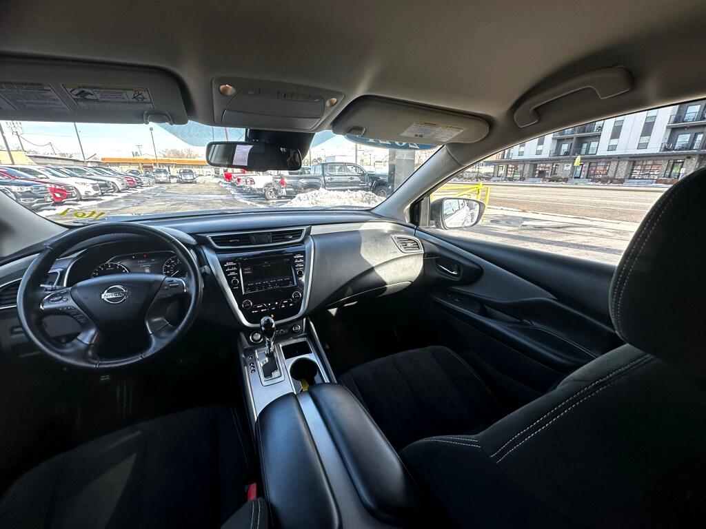 Vehicle image 23 of 35