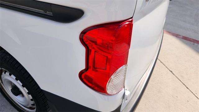 Vehicle image 27 of 35