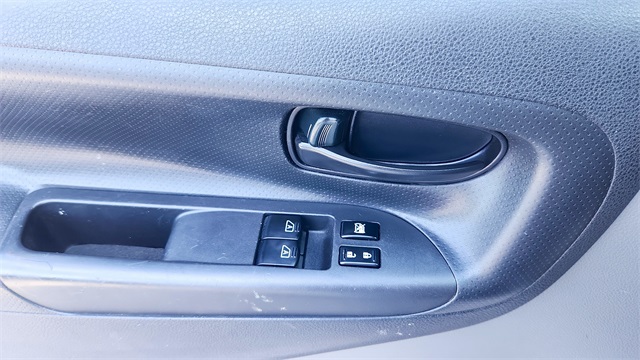 Vehicle image 17 of 35