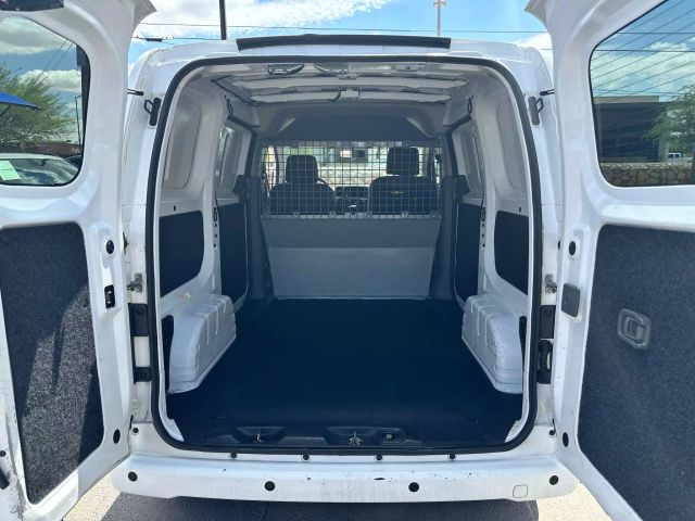 Vehicle image 17 of 18