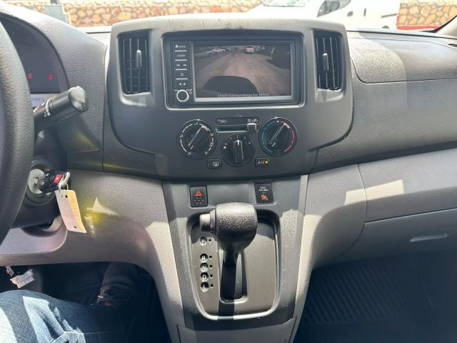 Vehicle image 14 of 18