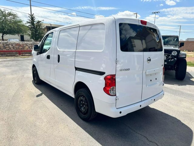 Vehicle image 7 of 18
