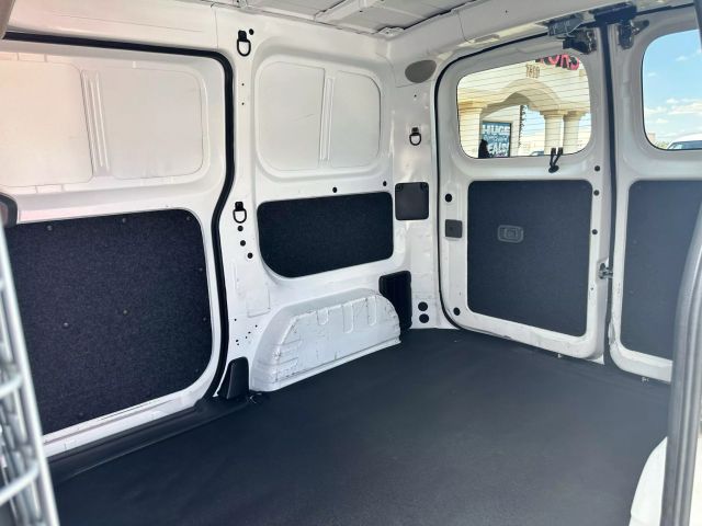 Vehicle image 16 of 18