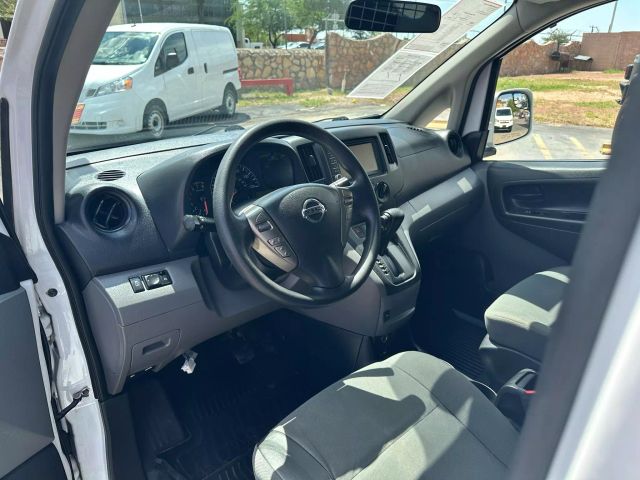 Vehicle image 9 of 18