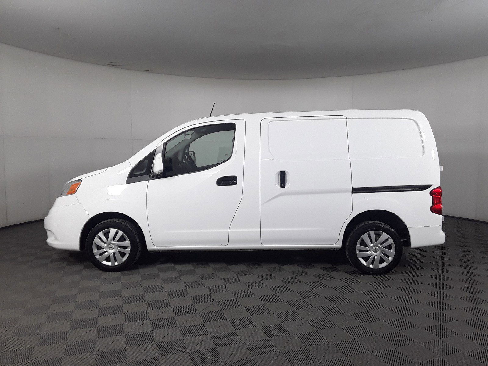 Vehicle image 8 of 27