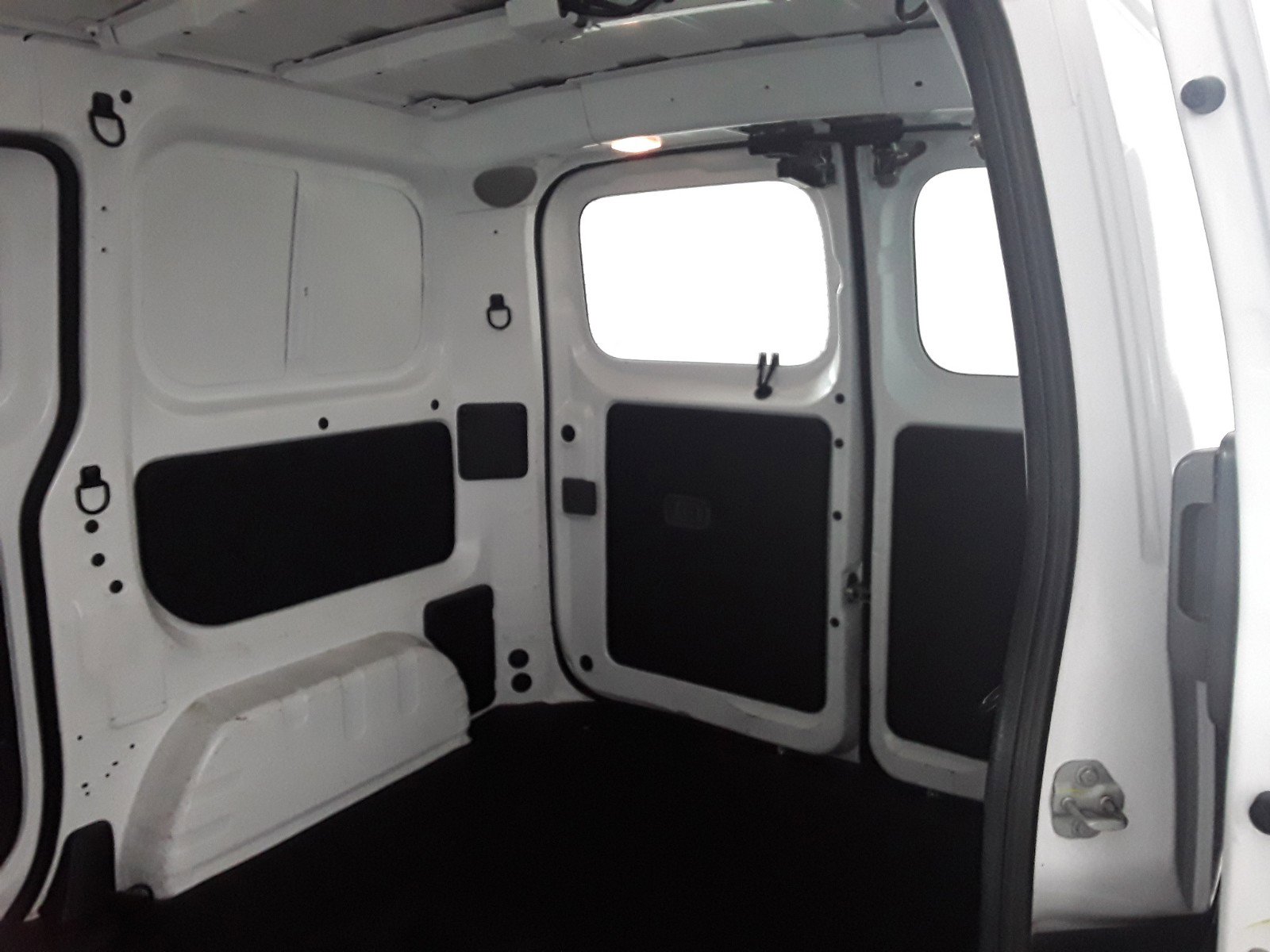 Vehicle image 12 of 27