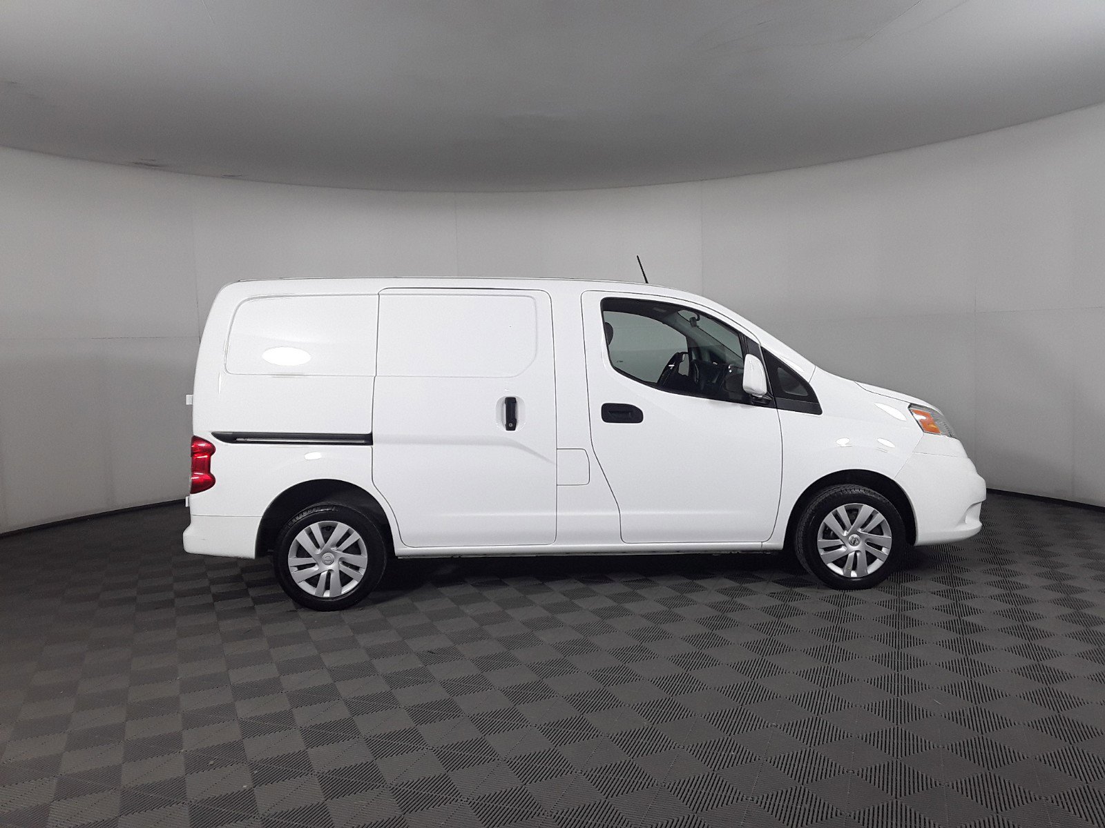 Vehicle image 4 of 27