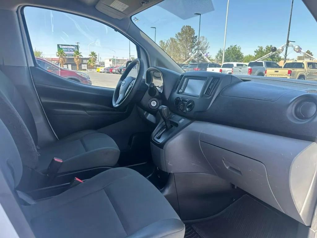 Vehicle image 16 of 26