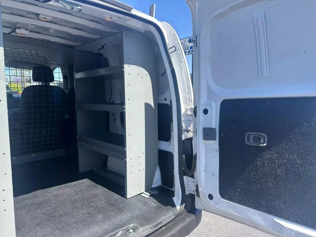 Vehicle image 24 of 26