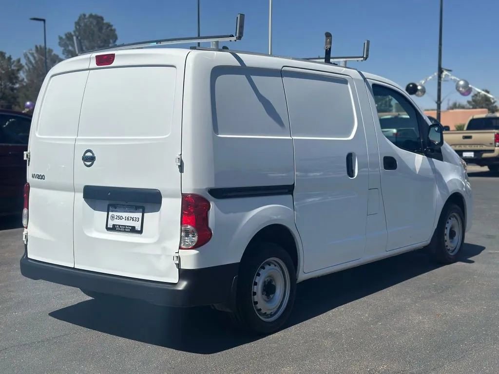 Vehicle image 4 of 26