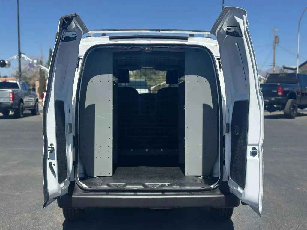 Vehicle image 21 of 26