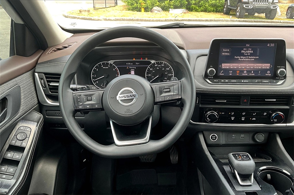 Vehicle image 7 of 32