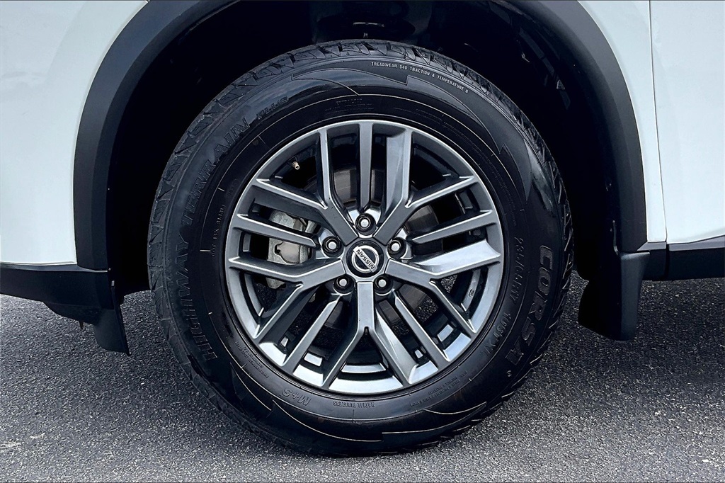 Vehicle image 11 of 32