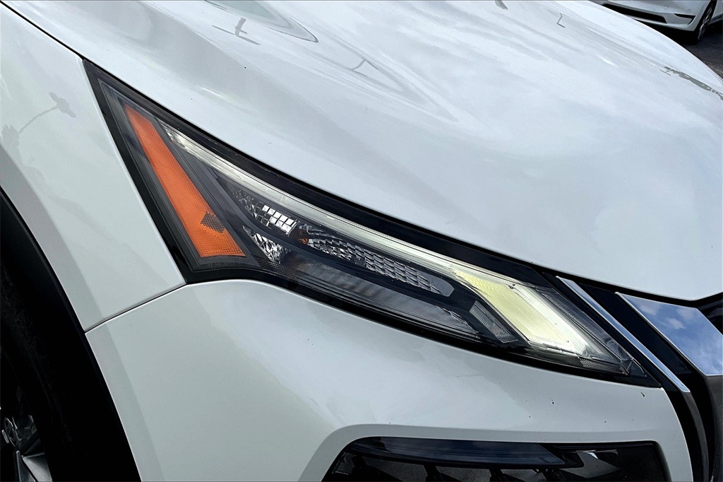 Vehicle image 27 of 32