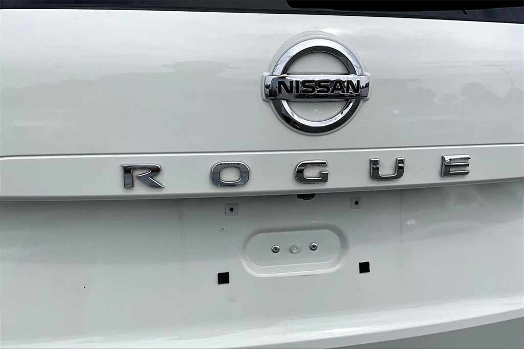Vehicle image 10 of 32