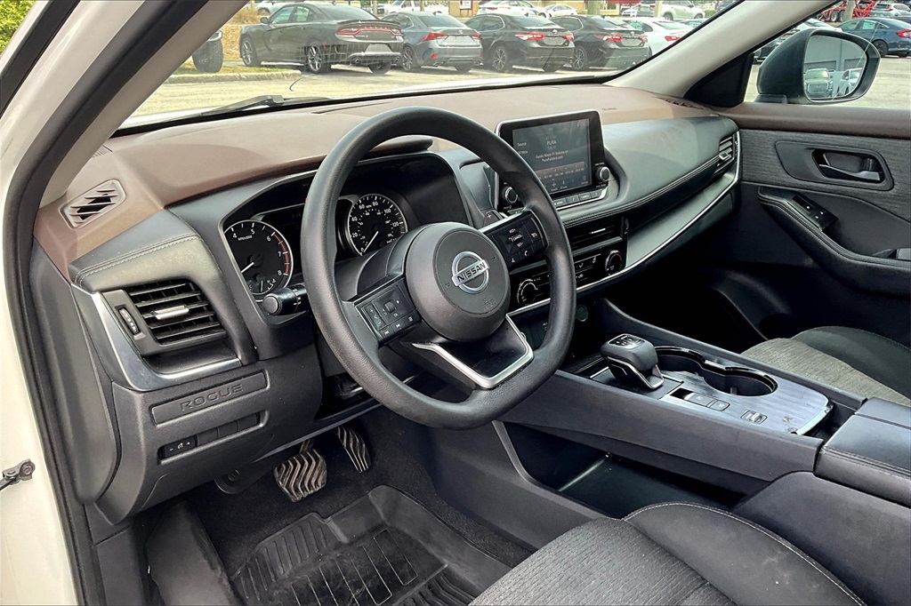 Vehicle image 14 of 32