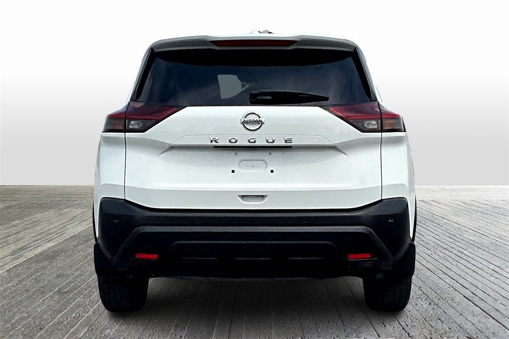 Vehicle image 5 of 32