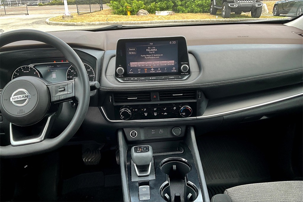 Vehicle image 8 of 32
