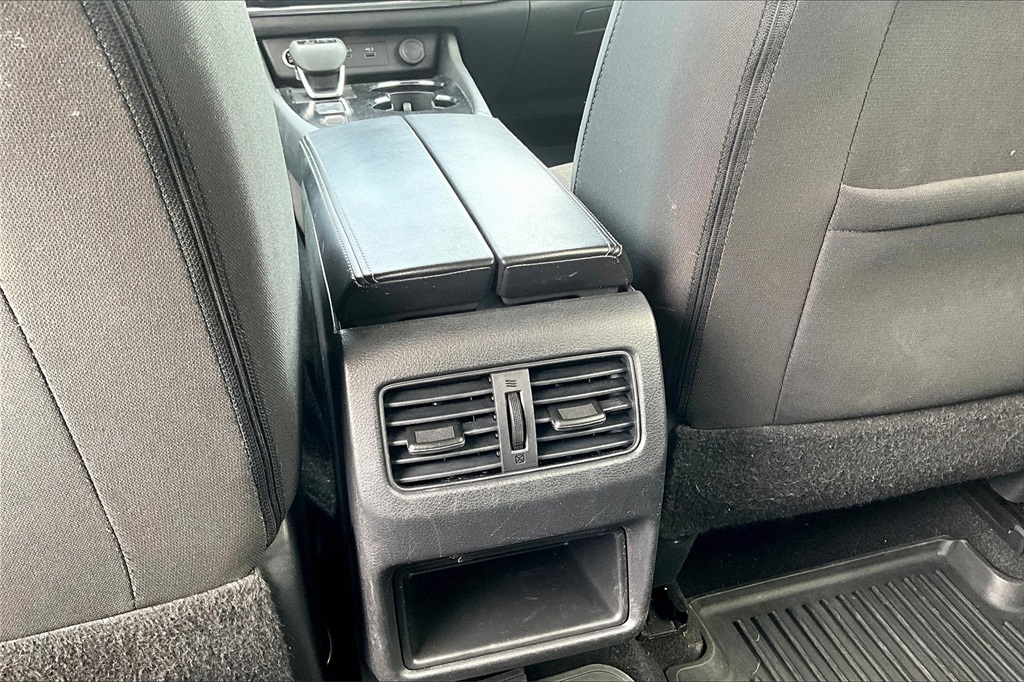 Vehicle image 31 of 32