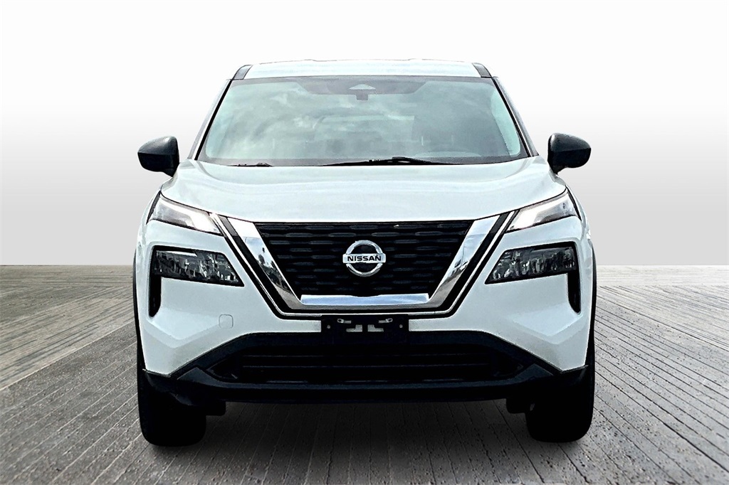 Vehicle image 2 of 32