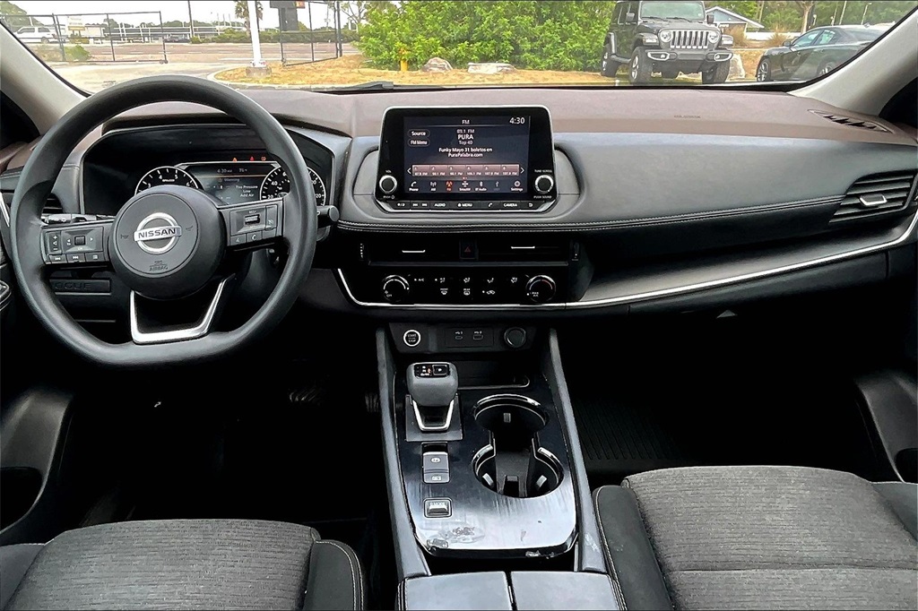 Vehicle image 15 of 32