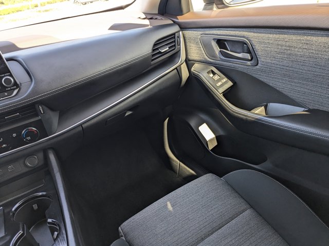Vehicle image 22 of 36