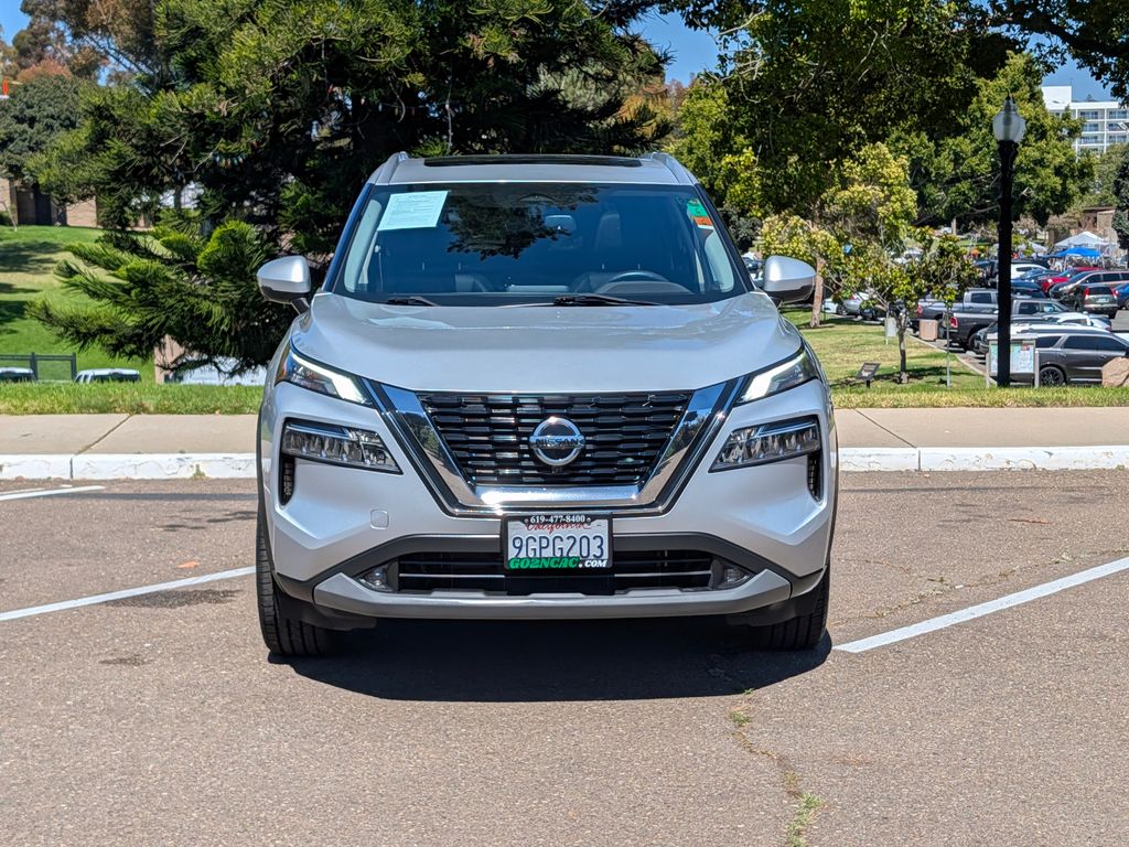 2021 Nissan Rogue SL Image 2 of 34