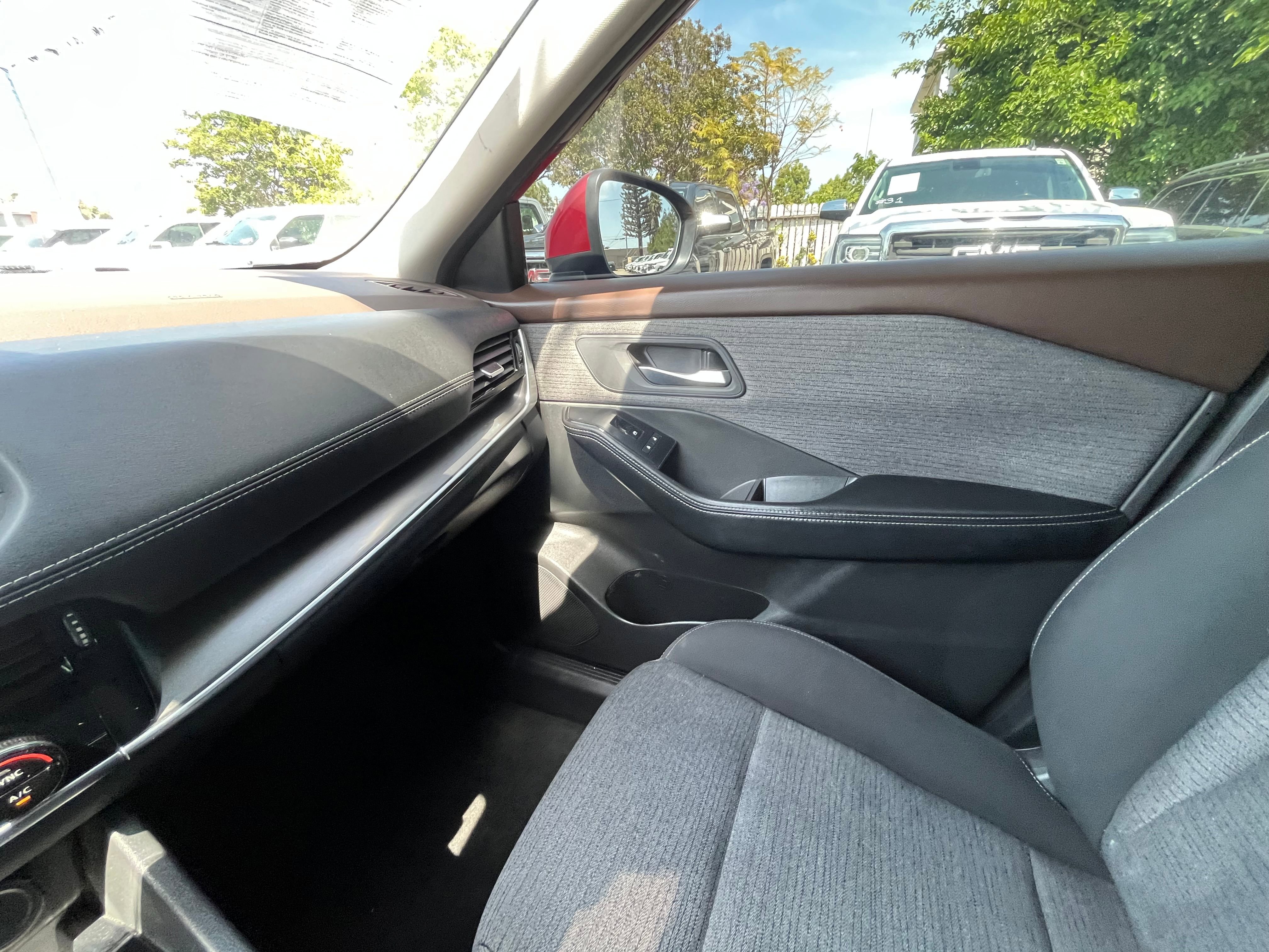 Vehicle image 49 of 67