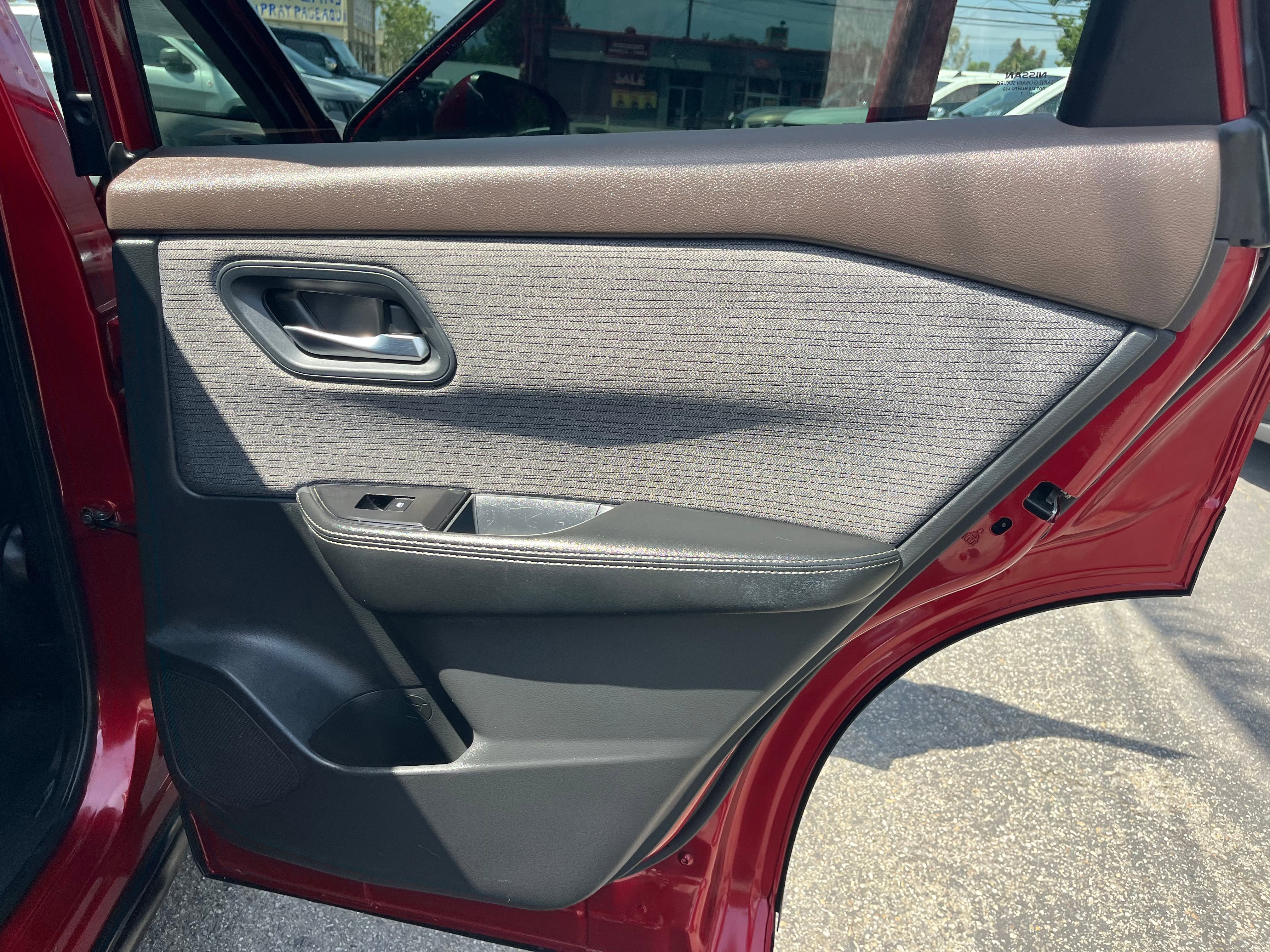 Vehicle image 40 of 67