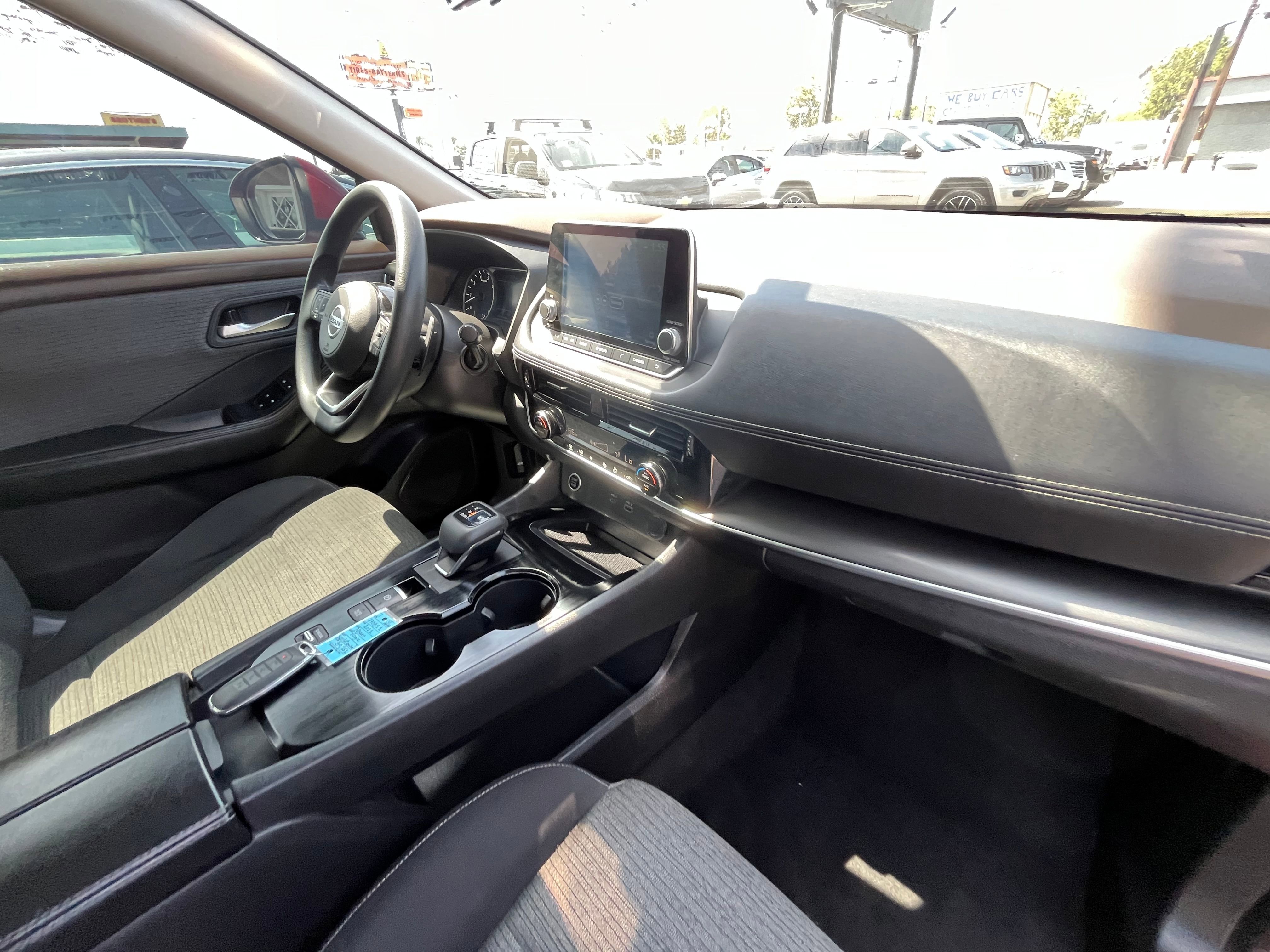 Vehicle image 33 of 67