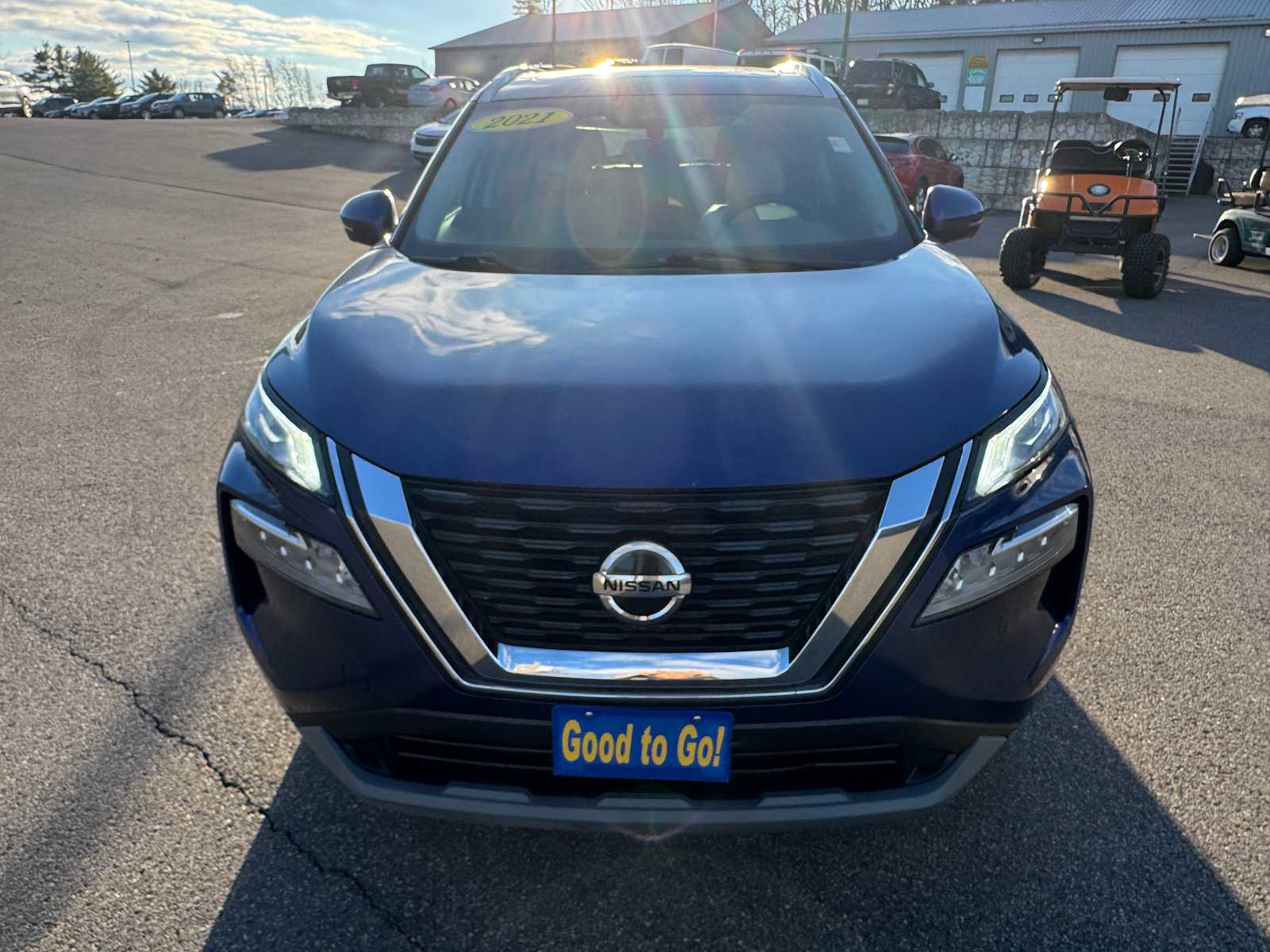 2021 Nissan Rogue SV Image 3 of 28