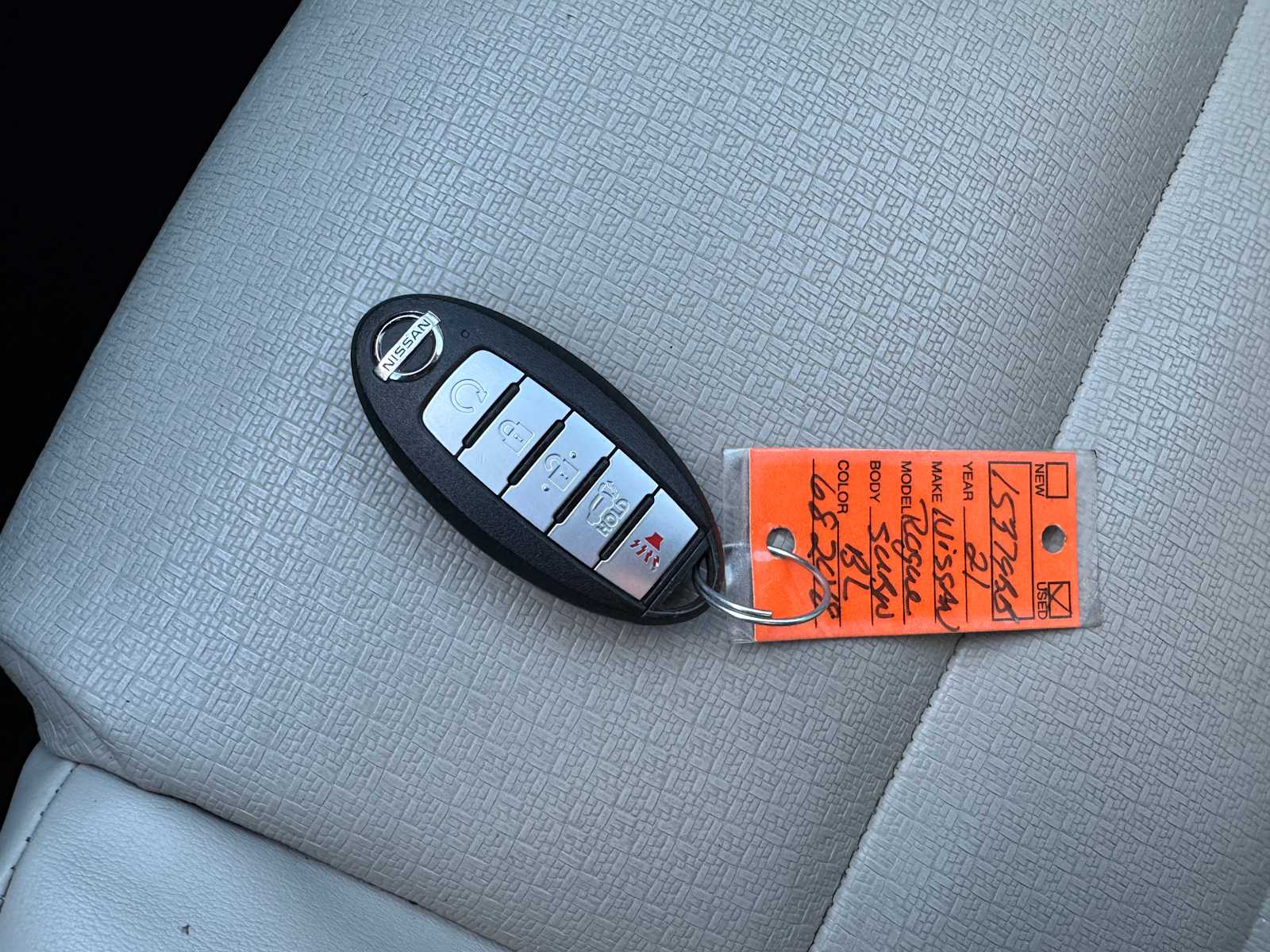 2021 Nissan Rogue SV Image 21 of 28